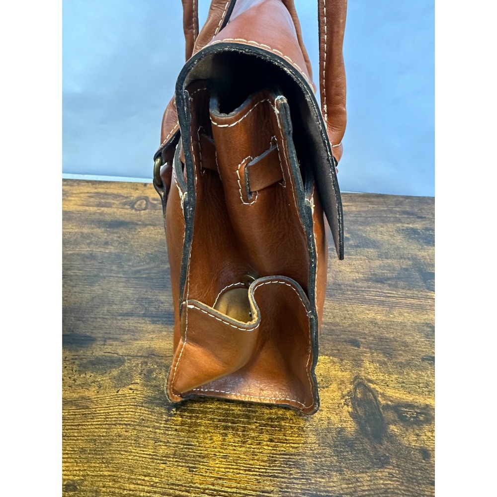 Patricia Nash Heritage Vienna Shoulder Bag In Tan with Brass Turn Lock Closure - Picture 9 of 16